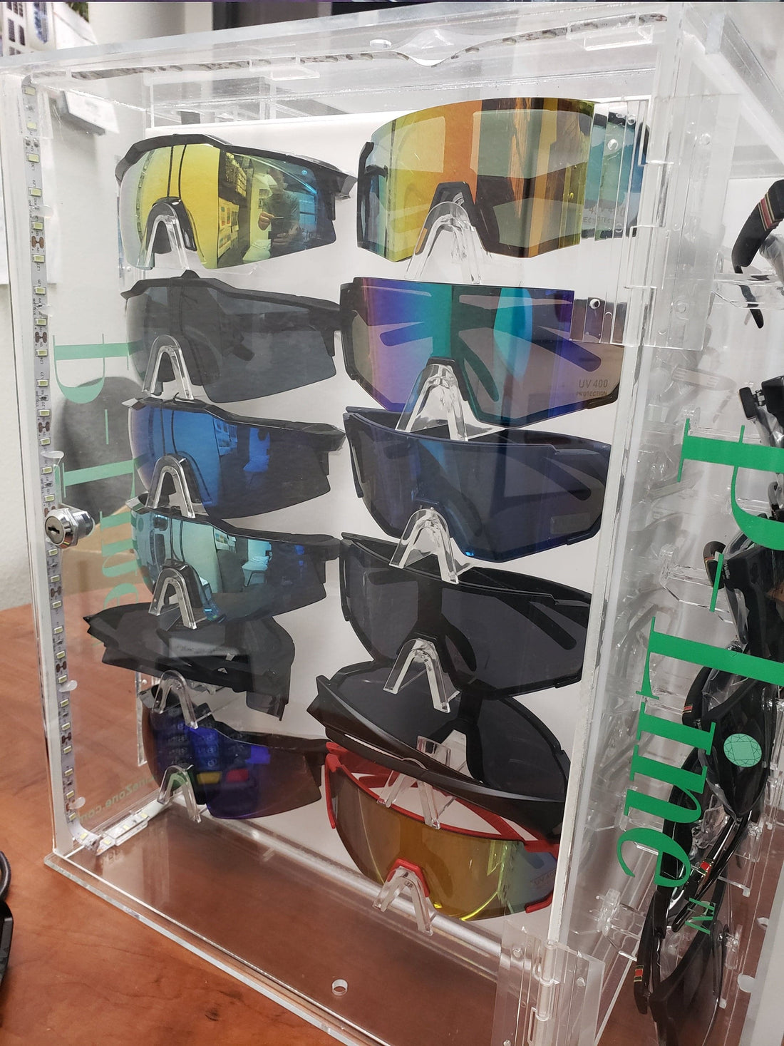 PLSG130 - Men + Women Sunglass Combo Display